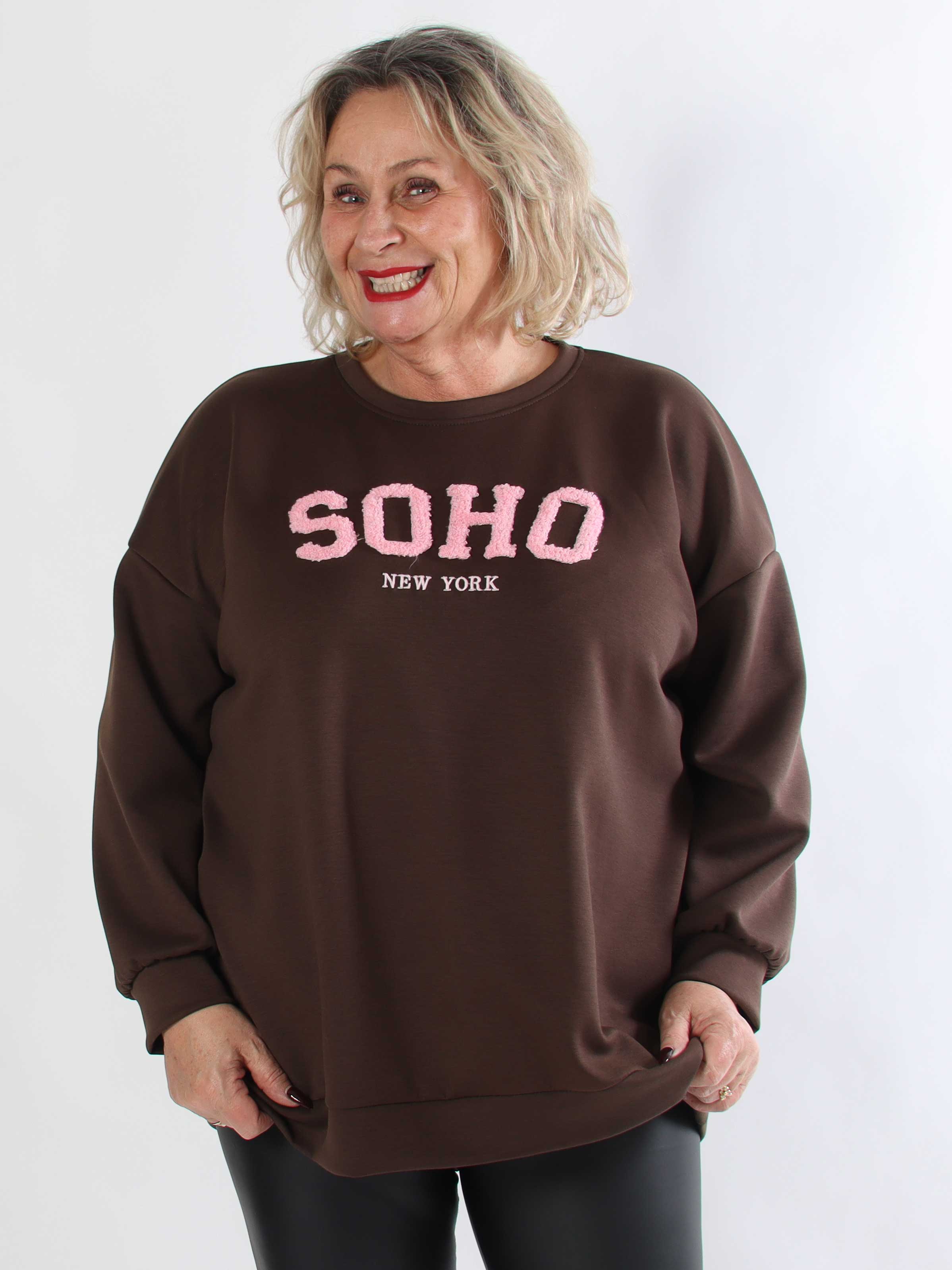 Lindsay - Blød plus size sweatshirt med SOHO skrevet på brystet